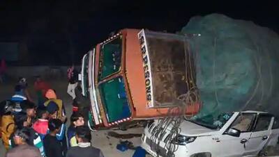 आम से भरे ट्रक में छिपकर हैदराबाद से UP लौट रहे थे 15 मजदूर; नरसिंहपुर में पलटी ट्रक, 5 की दर्दनाक मौत