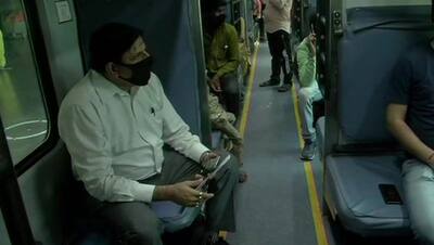 पटरी पर दौड़ी रेल, दिल्ली से बिलासपुर के लिए रवाना हुई पहली स्पेशल ट्रेन, बदला-बदला सा दिखा सबकुछ