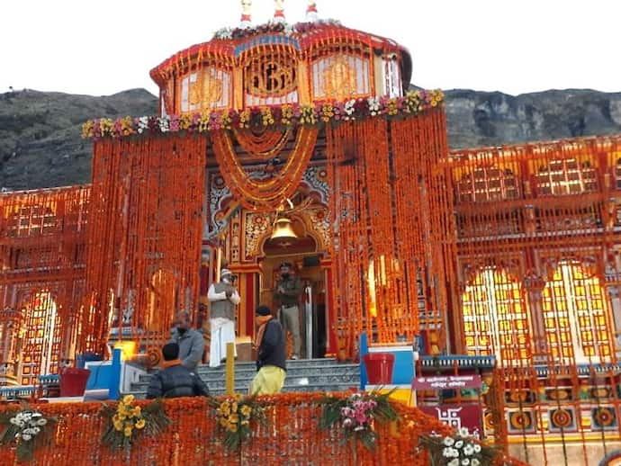 चारधाम: 19 नवंबर को बंद होंगे बद्रीनाथ धाम के कपाट, मंदिर प्रबंधन ने भक्तों की मौजूदगी में दशहरे पर की घोषणा