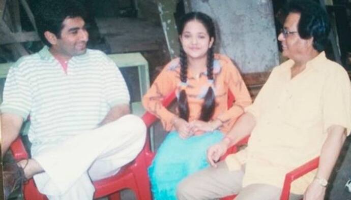 'শুভদৃষ্টি'র সেটে জিৎ ও পরিচালক প্রভাত রায়ের সঙ্গে মিমি, থ্রোব্যাক ট্রেন্ডে গা ভাসালেন অভিনেত্রী