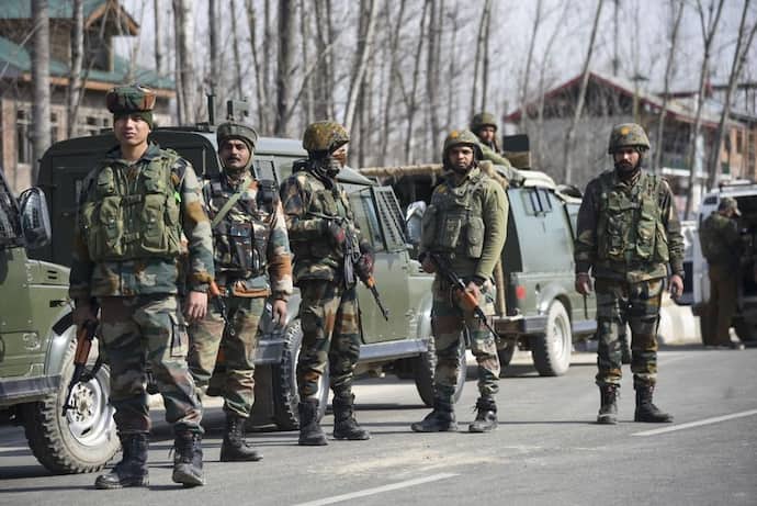 Lashkar Terrorists Arrested: সেনার হাতে পাকরাও দুই সক্রিয় লস্কর জঙ্গি, উদ্ধার অস্ত্র