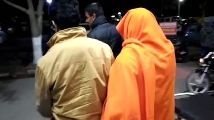 शर्मनाक: मंदिर माथा टेकने गई 2 महिलाओं को 3 बाबाओं ने बनाया बंधक, रातभर करते रहे रेप