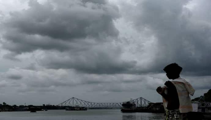 রবিবার থেকে টানা ভারী বৃষ্টির পূর্বাভাস, কলকাতার তাপমাত্রা ফের স্বাভাবিকের উপরে