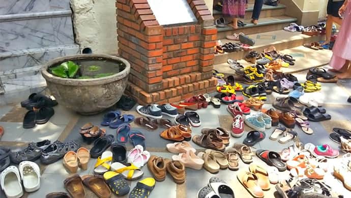 शनि जयंती: शनिवार को जूते-चप्पल का चोरी होना अच्छा क्यों माना जाता है, क्या है इससे जुड़ी मान्यता?