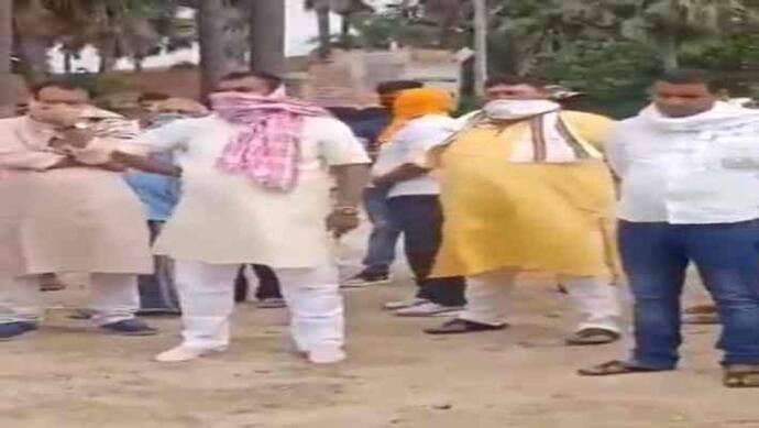 बिहारः मजदूरों ने मांगा काम तो विधायक ने कहा- जो बाप तुमको पैदा किया उसने रोजगार दिया? वीडियो Viral