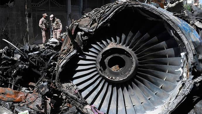 पाकिस्तान विमान हादसा : फ्लाइट ने रनवे को तीन बार छुआ, उतरने में सफल ना होने पर दोबारा भरी थी उड़ान