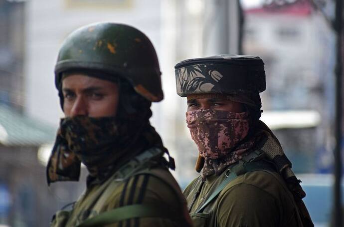 जम्मू-कश्मीर : कुलगाम में सुरक्षाबलों ने दो आतंकियों को किया ढेर; इस साल अब तक मारे गए 68 दहशतगर्द