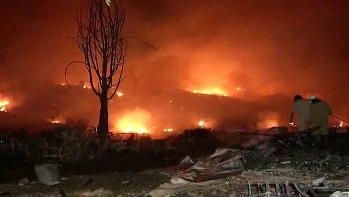 दिल्ली के तुगलकाबाद में भीषण आग, 200 से ज्यादा झुग्गियां जलकर खाक, फिलहाल कोई हताहत नहीं