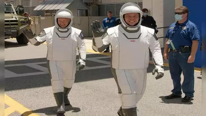 अमेरिका ने 9 साल बाद दो एस्ट्रोनॉट को स्पेस में भेजा, एलन मस्क को सूट डिजाइन करने में लगे 4 साल