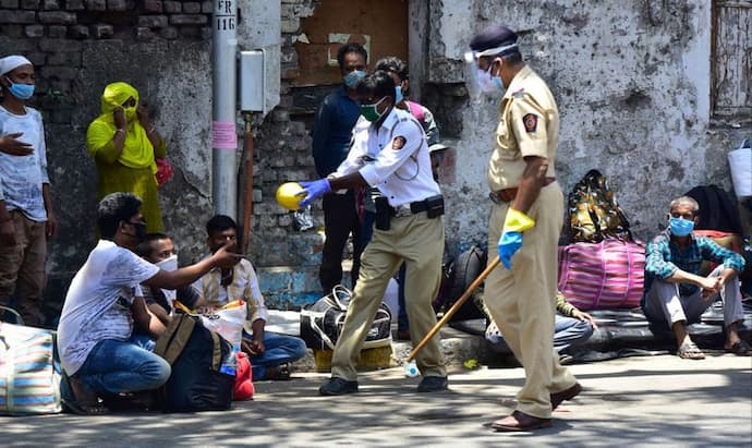 वॉरियर्स भी चपेट में : महाराष्ट्र में कोरोना से अब तक संक्रमित हुए 2500 पुलिसकर्मी, 30 ने गंवाई जान