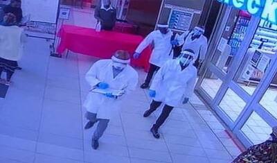 कोरोना किट पहन डकैतों ने धरा डॉक्टर्स का भेष, फिर मॉल में टेस्ट के बहाने कर ली 10 लाख की डकैती