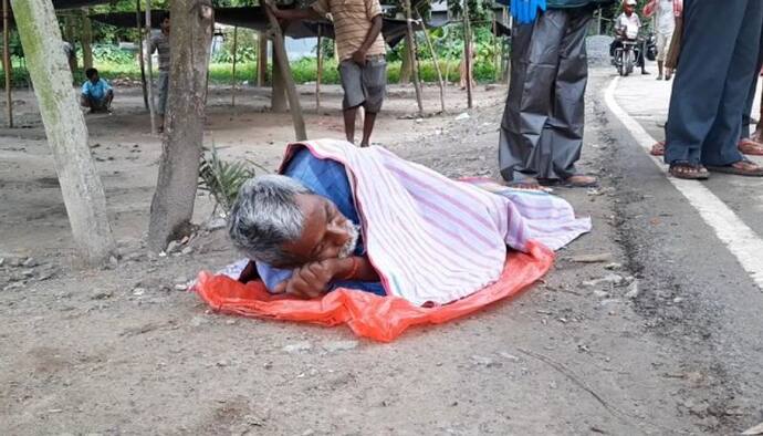 অমানবিক, করোনা আতঙ্কে বৃদ্ধকে 'রাস্তায় ফেলে' দিলেন স্বাস্থ্যকর্মীরা