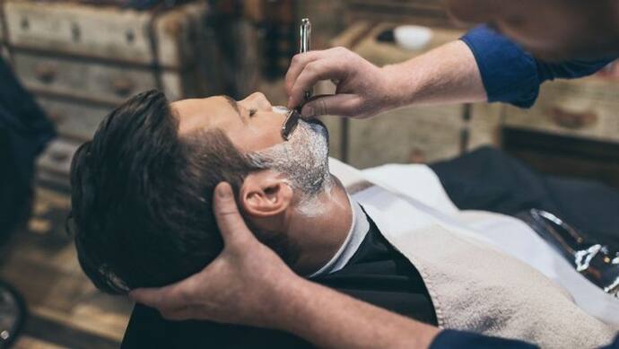 कोरोना पॉजिटिव नाई ने 70 लोगों की बनाई दाढ़ी, कई लोगों की जिंदगी के साथ किया खिलबाड़