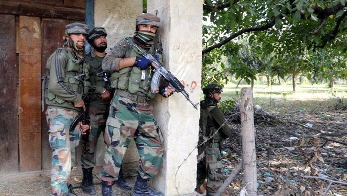 जम्मू कश्मीर: सुरक्षाबलों ने 2 मुठभेड़ों में चार आतंकी मार गिराए, इनमें एक पाकिस्तानी भी शामिल