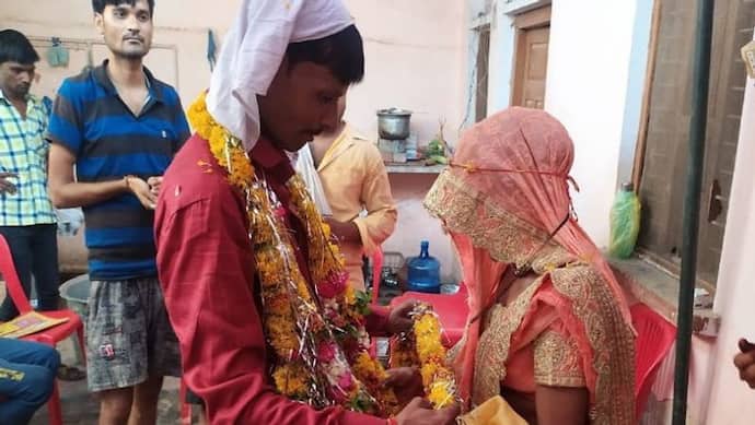 अनोखी शादी: दुल्हन अकेली ही 350 KM दूर टैक्सी से आई दूल्हे के घर, 10 मिनट में फेरे लेकर कर ली शादी