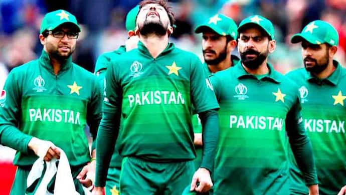 इग्लैंड टूर पर जा रहे पाकिस्तानी क्रिकेटर पाए गए कोरोना पॉजिटिव, PCB की हालत खराब; क्या टलेगी सीरीज