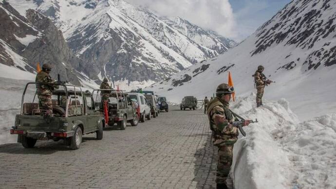 चीन से तनाव के बीच कश्मीर में  LPG स्टॉक का आदेश, सुरक्षाबलों के लिए स्कूल खाली करने के लिए कहा गया