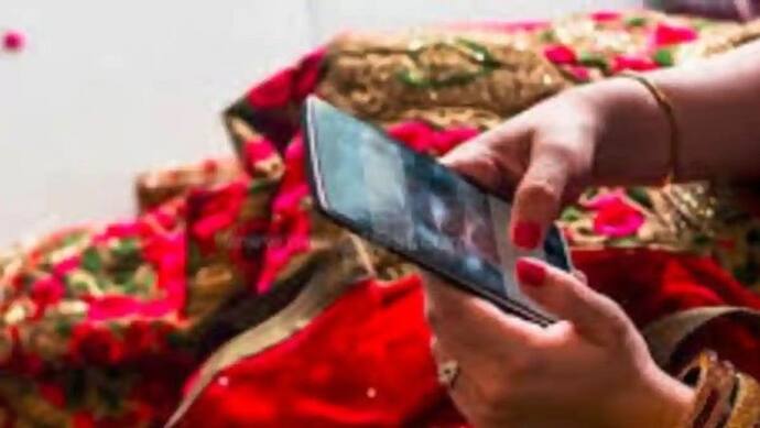 Dirty photo of bride on groom's mobile, refused to marry
