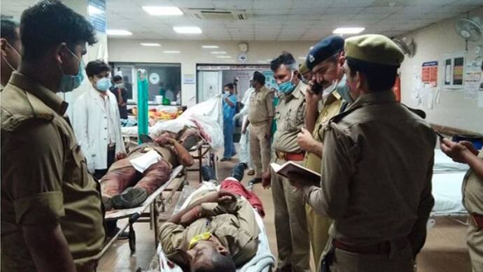कानपुर : जेसीबी से रोका रास्ता, फिर छत से हिस्ट्रीशीटर ने बरसाईं गोलियां, सीओ समेत 8 पुलिसकर्मी शहीद