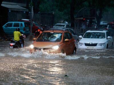 Mumbai Rain: कोरोना की मार झेल रहे मुंबई पर बारिश का कहर, तालाब बनी सड़कें, हाई टाइड का भी अलर्ट