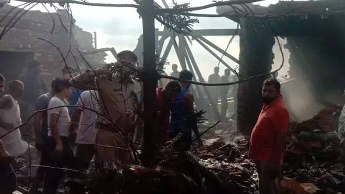 गाजियाबाद में पेंसिल बम बनाने वाली फैक्ट्री में आग, 7 की मौत, मरने वालों में 6 महिलाएं और 1 बच्चा