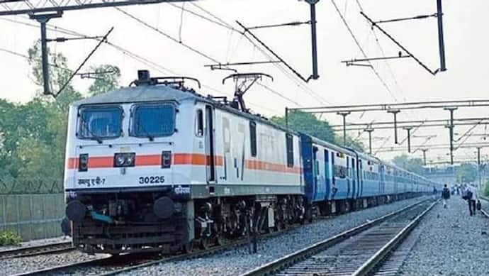 यात्रियों के लिए राहत की खबर, Christmas और New Year पर रेलवे ने स्पेशल ट्रेनों का ऐलान, देखें लिस्ट