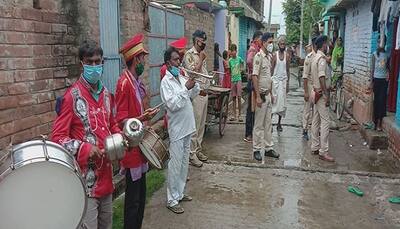 बिहार में बदमाशों को सरेंडर करवाने का नायाब तरीका, बैंड-बाजा लेकर घर पहुंच रही पुलिस