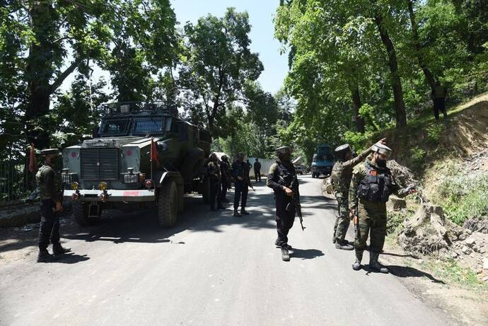 पाकिस्तान ने जम्मू-कश्मीर के राजौरी और पुंछ में फिर किया सीजफायर उल्लंघन, भारतीय सेना दे रही है मुहतोड़ जवाब