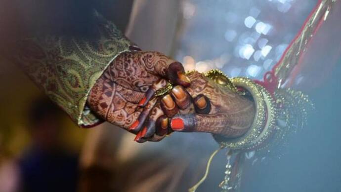 एक शादी बन गई कोरोना की नई 'मरकज' दूल्हा-दुल्हन समेत 41 लोग हुए संक्रमित