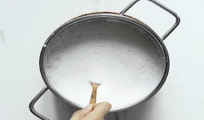 घर पर आसानी से बनाएं 500 रूपये किलो वाला अमूल चीज, दूध खौलाते समय बस करना होगा 1 छोटा सा काम