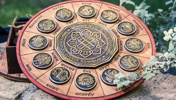 Daily Horoscope: বৃহস্পতিবারে ৫ রাশির রয়েছে শ্রীবৃদ্ধির যোগ, দেখে নিন আজকের রাশিফল