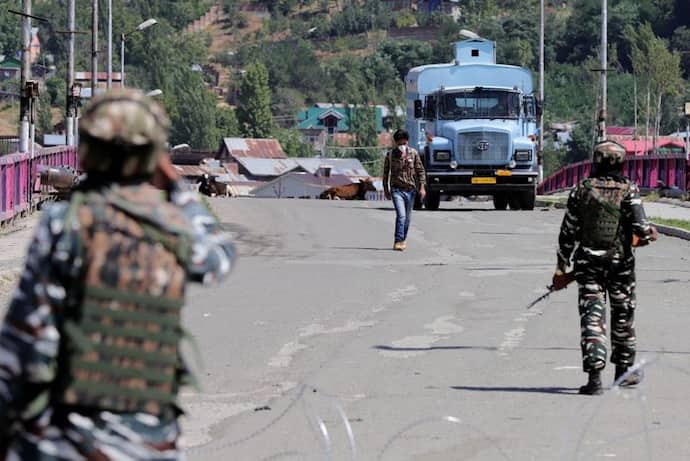 आर्टिकल 370 हटने का एक साल: श्रीनगर में 4-5 अगस्त को कर्फ्यू, अलगाववादी हिंसा की रच रहे साजिश