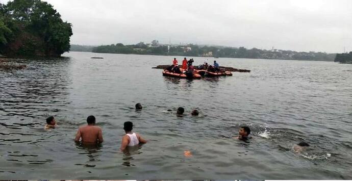 तेज आंधी के कारण गंडक नदी में डूब गई नाव, 26 लोग लापता, अब तक सात लोगों के मिले शव