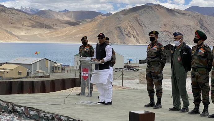रक्षामंत्री राजनाथ सिंह का बड़ा फैसला, 101 रक्षा उपकरणों के आयात पर लगाई रोक, भारत में ही बनेंगे