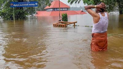 पानी-पानी हुआ केरल, बाढ़ से मचा हाहाकार, इन तस्वीरों में देखें कितने भयावह हैं हालात