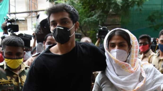 सुशांत सिंह डेथ केस : रिया की याचिकाओं पर सुनवाई पूरी, सुप्रीम कोर्ट ने फैसला सुरक्षित रखा