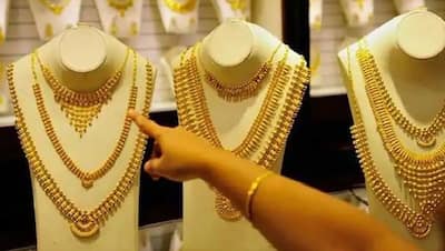 Gold Price Drops- এক ধাক্কায় কমল চার হাজার টাকা, সোনা কেনার দারুণ সুযোগ আজ