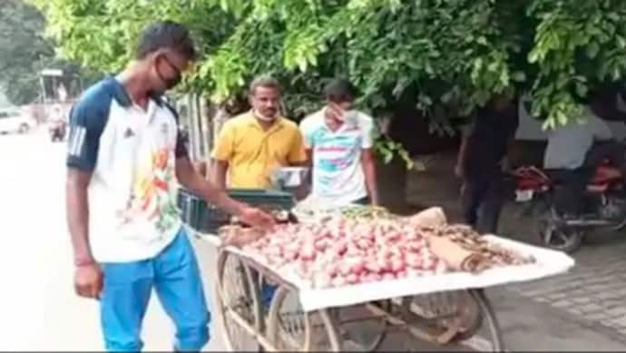 लॉकडाउन में बिगड़ी दो नेशनल खिलाड़ियों की आर्थिक हालत, ठेला चलाकर सब्जी बेचने को हुए मजबूर