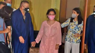 अस्पताल के बाहर पत्नी का हाथ थामे दिखे संजय दत्त, पति की चिंता में परेशान नजर आईं मान्यता