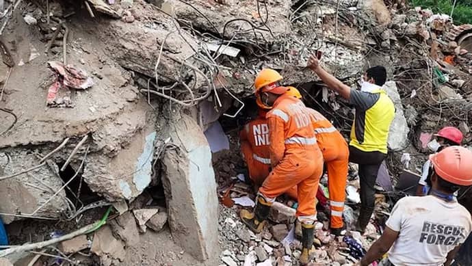 रायगढ़ : 5 मंजिला इमारत गिरने के 20 घंटे बाद मलबे से निकाला गया 5 साल का बच्चा, लोगों ने कहा, ये तो चमत्कार है