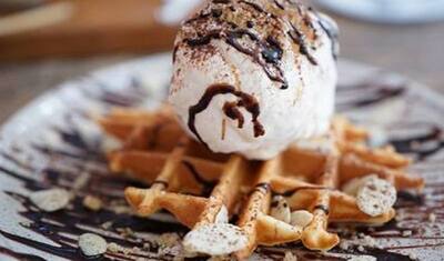 मुंबई का रेस्त्रां सालों से आइसक्रीम के बदले वसूल रहा था 10 रु ज्यादा, 1 कंप्लेन और भरना पड़ा लाखों का हर्जाना