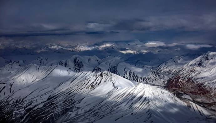 Ladakh के पास चीन की खतरनाक तैयारी, तैनात किए दर्जनों फाइटर जेट, यूएस ने ड्रैगन की चाल से किया आगाह
