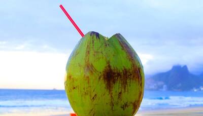 Benefits of Coconut water: ব্রণ-র সমস্যা দূর করা থেকে শুরু কর সুস্বাস্থ্য, ডাবের জলের উপকারিতা