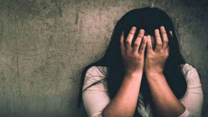 पश्चिम बंगाल : 2 नाबालिग बहनों का सामुहिक दुष्कर्म, एक ने की आत्महत्या, दूसरी अस्पताल में भर्ती