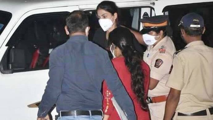 सुशांत की गर्लफ्रेंड रिया को 14 दिन की जेल, बहन बोली-'धैर्य रखें, सच धीरे-धीरे सामने आएगा'