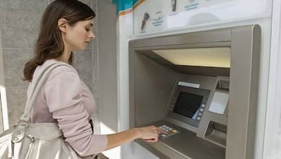 ATM-এ লাগবে OTP, জানিয়াতি রুখতে নয়া নিয়ম SBI-এর, টাকা তোলার আগে জেনে নিন নিয়ম