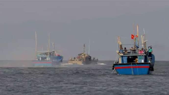 पाकिस्तानी नेवी ने 48 भारतीय मछुआरों को 8 नावों समेत बनाया बंधक, पहले भी कर चुका है ऐसी हरकत