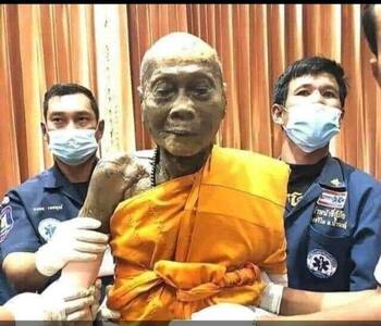 FACT CHECK:  मौत के 100 साल बाद भी मुस्कुरा रहा है बौद्ध भिक्षु? चौंकाने वाला है वायरल तस्वीर का रहस्य