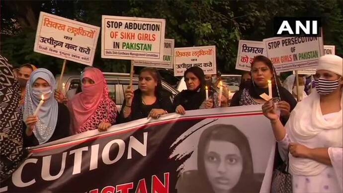 पाकिस्तान में सिख समुदाय की लड़कियों के जबरन धर्म परिवर्तन पर दिल्ली में शिरोमणी अकाली दल का विरोध प्रदर्शन