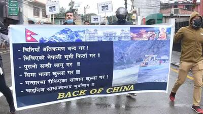 नेपाल की जमीन पर चीन ने बनाई 9 इमारतें, कब्जे से गुस्साए लोग सड़कों पर उतरे, बोले- 'बैक ऑफ चाइना'